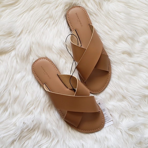 Banana Republic Shoes - NWT Banana Republic Taupe Sandals!
